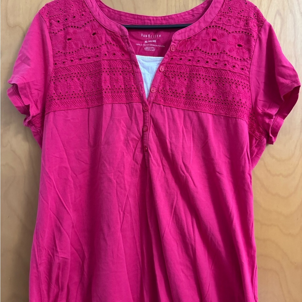 Size Large Van Heusen Women's Fuchsia Button-Front Blouse - Picture 3 of 9